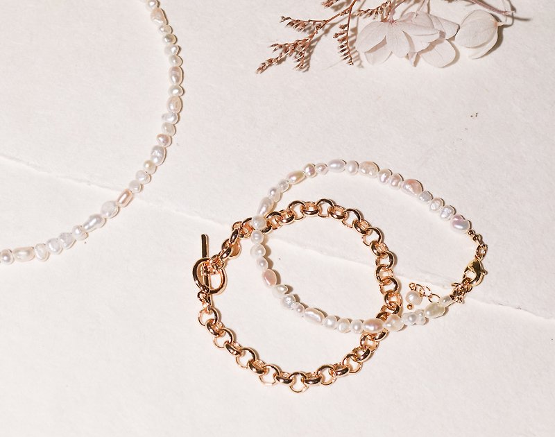 Lucile Baroque Pearl Bracelet/Freshwater Pearl/Full Pearl/Small Pearl/Delicate/Gift/Everyday - สร้อยข้อมือ - ไข่มุก ขาว