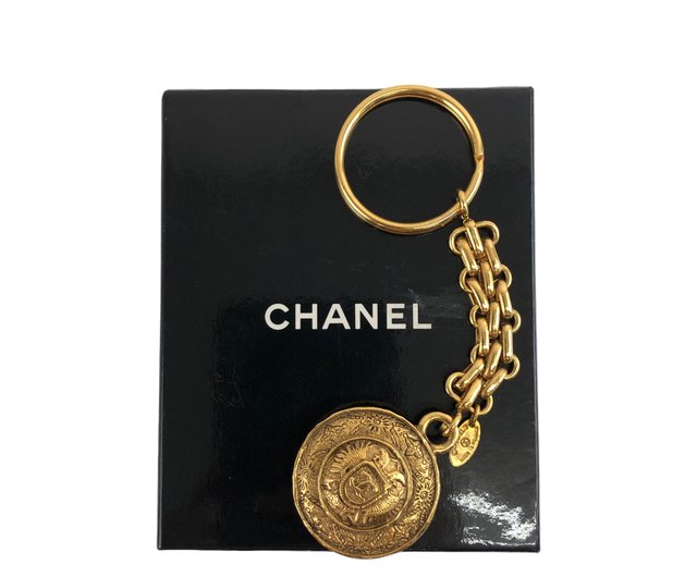 Directly shipped from Japan, nameplate used packaging] CHANEL Chanel  Cocomark charm gold vintage vintage old tzbtji - Shop solo-vintage Charms -  Pinkoi