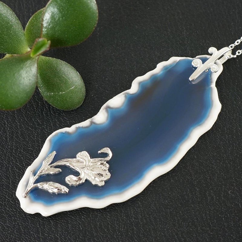 Blue Gray Agate Slice Slab Silver Iris Flower Floral Pendant Necklace Jewelry - 項鍊 - 半寶石 藍色