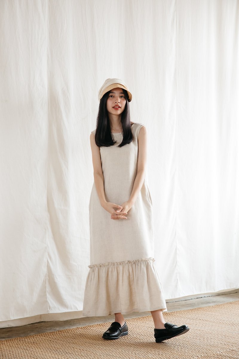 Sleeveless dress with poplin frills in Natural - ชุดเดรส - ผ้าฝ้าย/ผ้าลินิน สีกากี