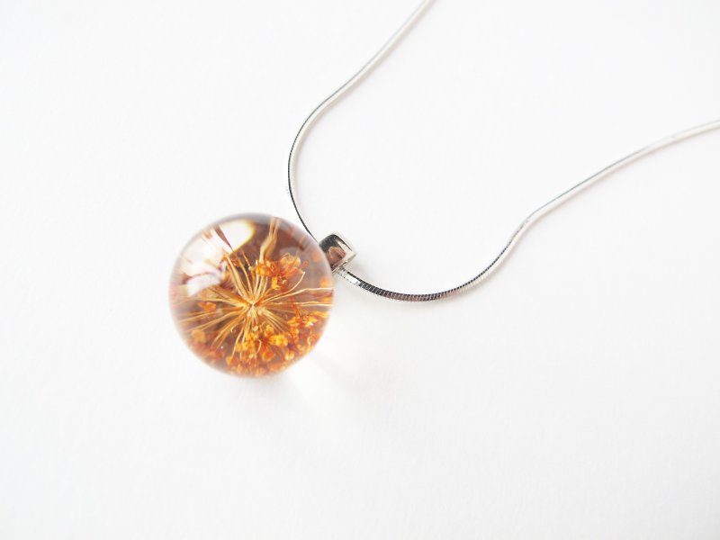 ＊Rosy Garden＊Orange pressed Queen Annes lace flower resin semi ball pendant Sterling silver chain necklace - สร้อยติดคอ - วัสดุอื่นๆ สีส้ม