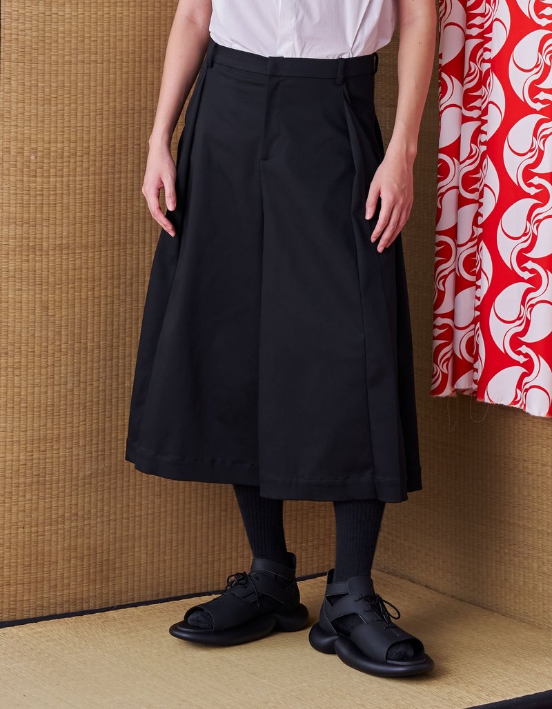 INF 24AW Japanese hakama-style Deconstructed Wide Shorts - กางเกง - เส้นใยสังเคราะห์ สีดำ