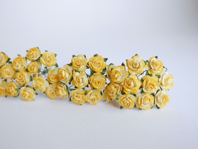 Paper Flower, DIY 100 pieces rose supplies, size 1.5 cm., yellow brush colors. - 其他 - 紙 黃色