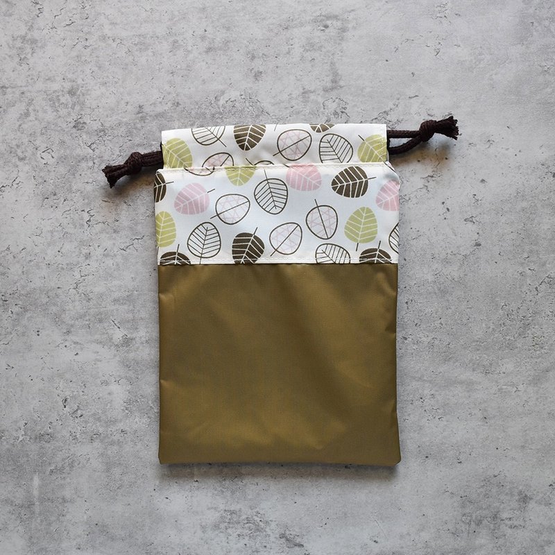 旅行防水束口收納袋16x20_小葉飄飄 - 束口袋/束口背包/水桶包 - 尼龍 綠色