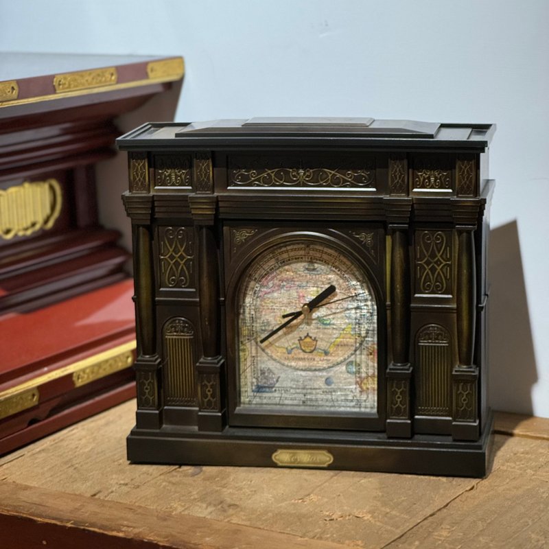 European style key box clock - Clocks - Resin Brown