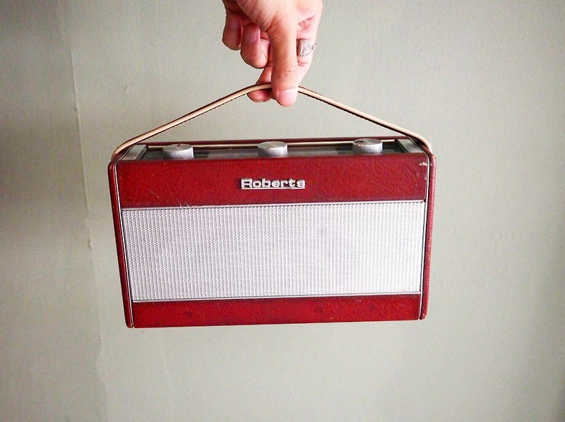 British wine red Roberts portable antique radio - อื่นๆ - โลหะ 
