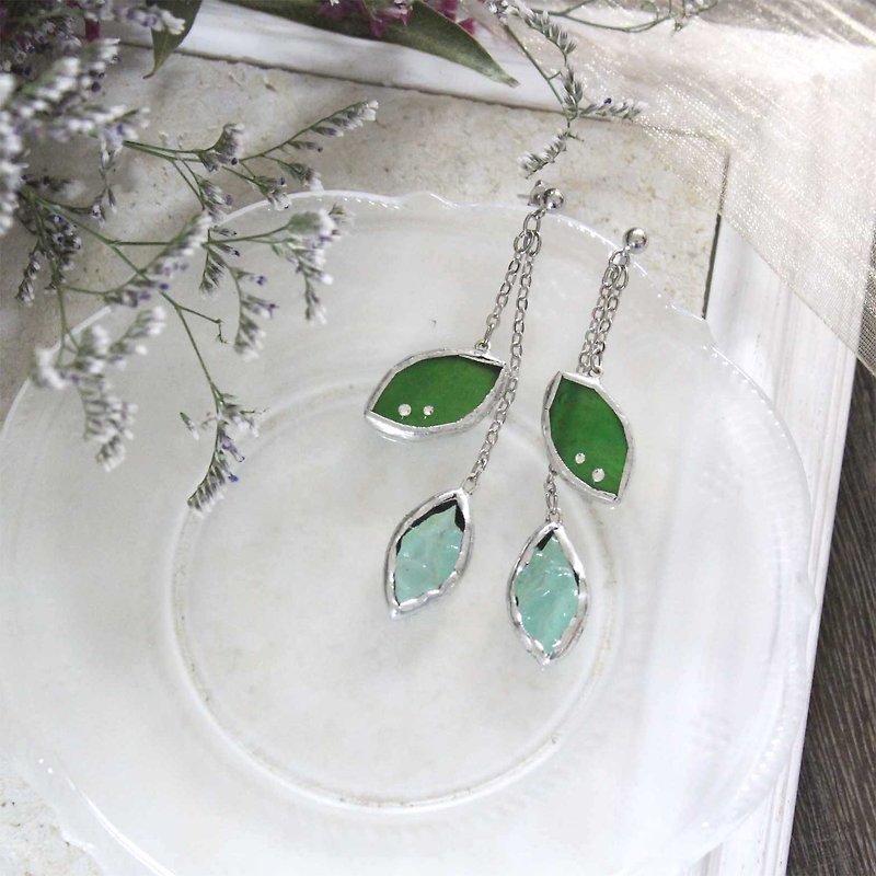 Stained glass earrings [Leaf] Fresh green green - ต่างหู - แก้ว 