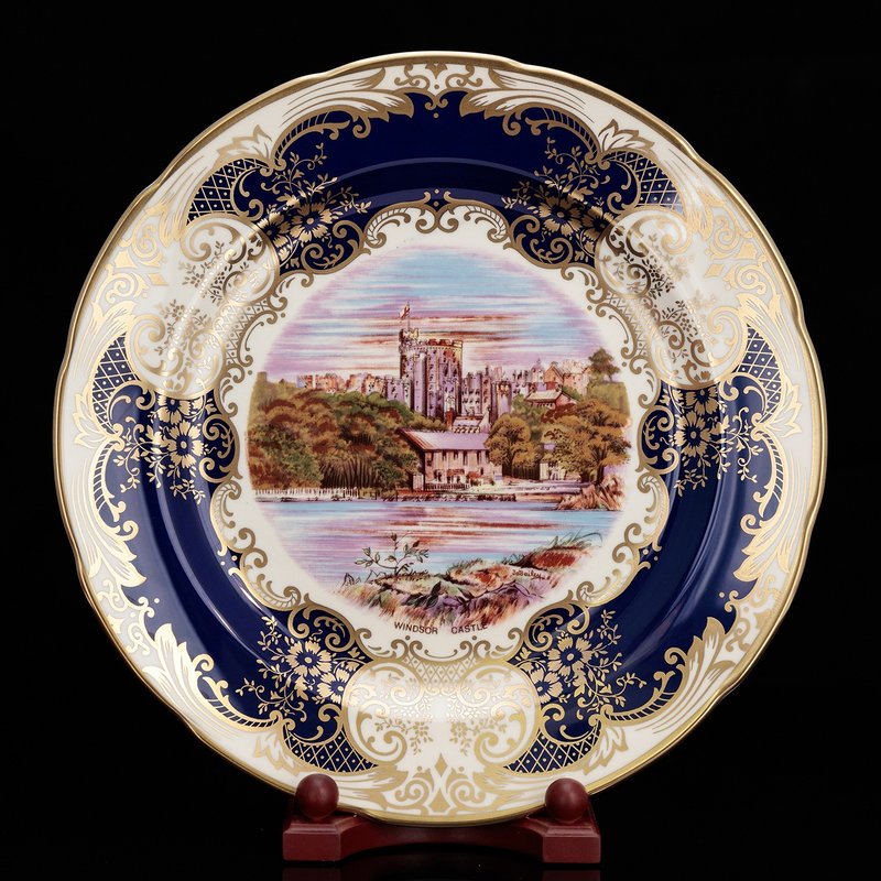 Limited British Crown Staffordshire hand-painted 1978 Queen's luxurious gold bone china plate - ของวางตกแต่ง - เครื่องลายคราม 