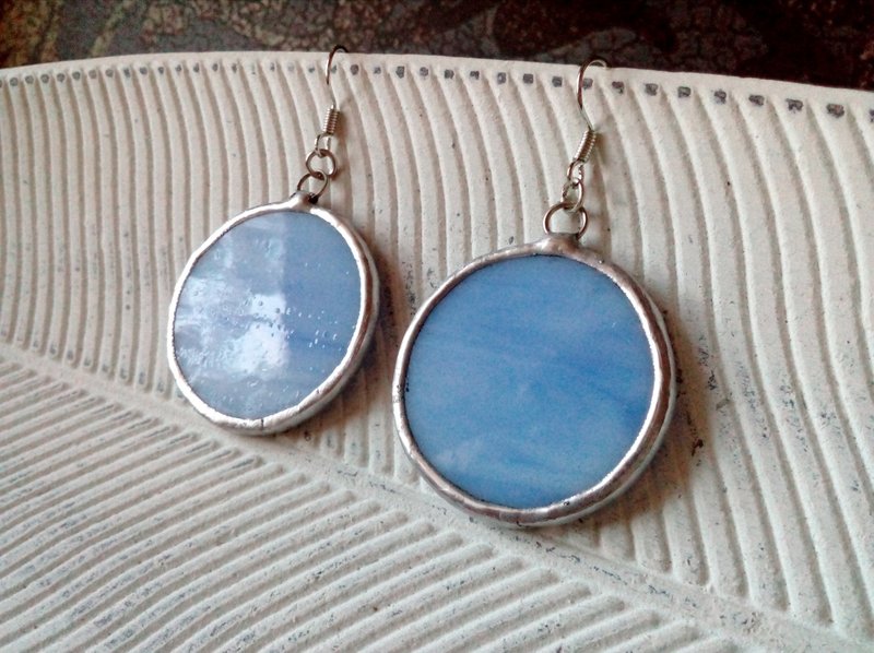 Sky-Blue Glass earrings. round circle earrings. cool cute summer earrings. - 耳環/耳夾/耳骨夾 - 玻璃 藍色