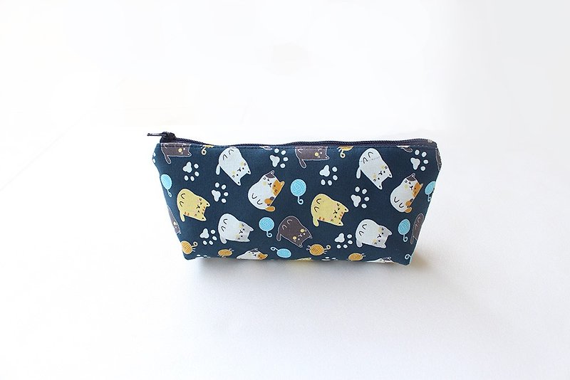 Sell ​​cute kitten pencil case (middle) / storage bag pencil case cosmetic bag - กล่องดินสอ/ถุงดินสอ - ผ้าฝ้าย/ผ้าลินิน สีน้ำเงิน