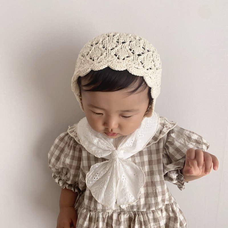 Bib like a scarf STAIF eyelet lace off-white - Bibs - Cotton & Hemp 