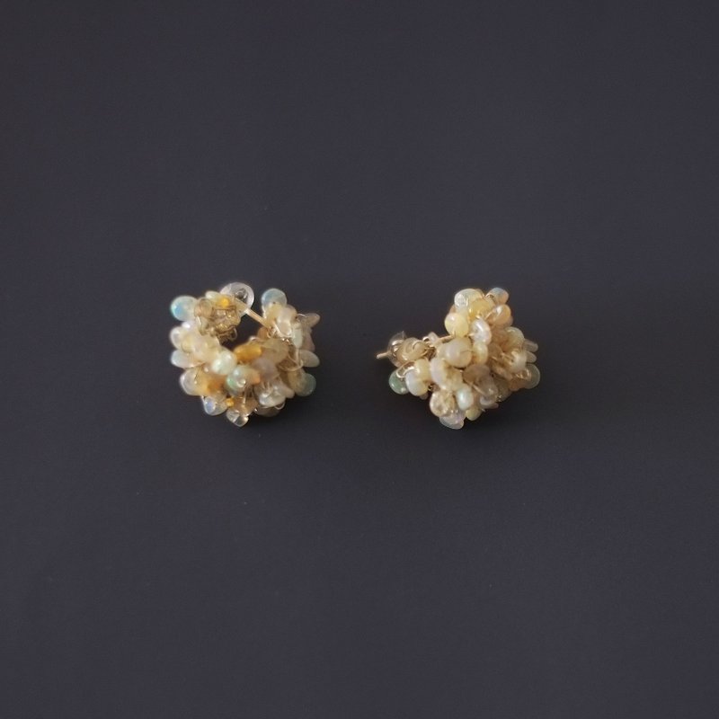 Utsuroi Earrings - 耳環/耳夾/耳骨夾 - 其他金屬 白色