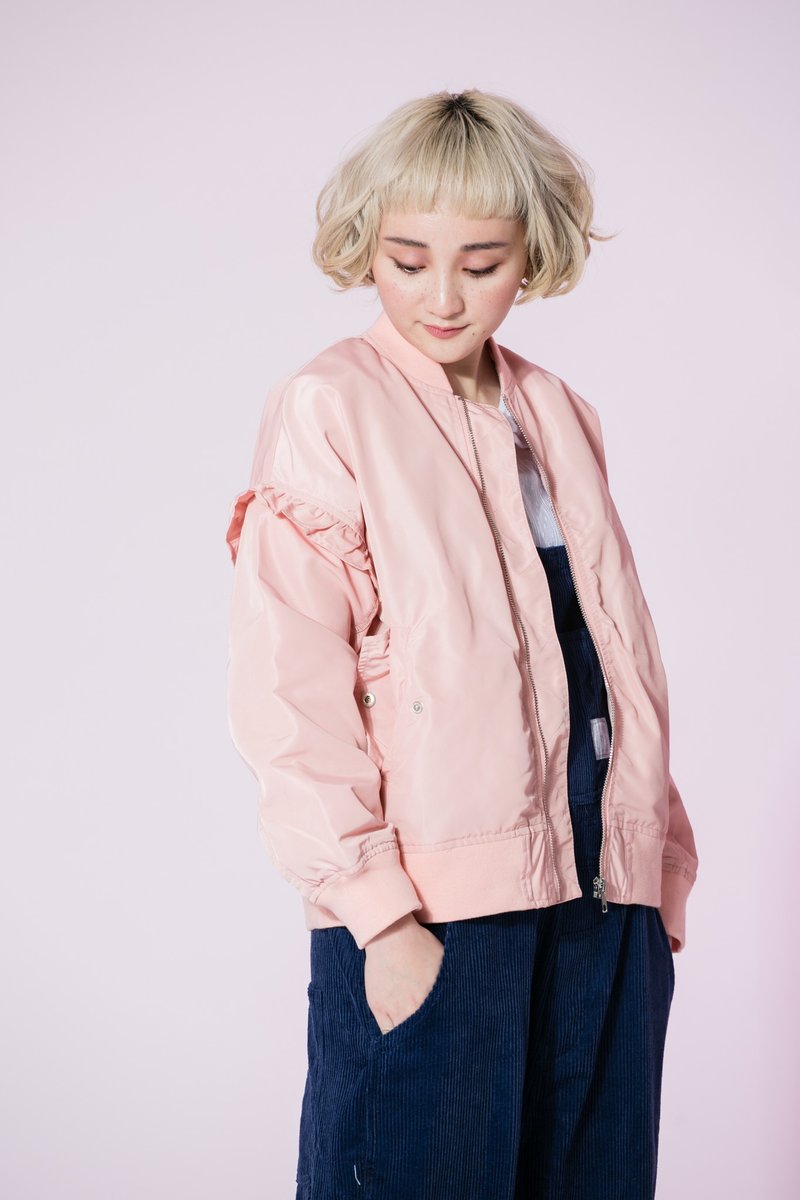 :EMPHASIZE袖子荷葉滾邊合身版飛行外套MA1-淺粉色 - 女大衣/外套 - 其他材質 粉紅色