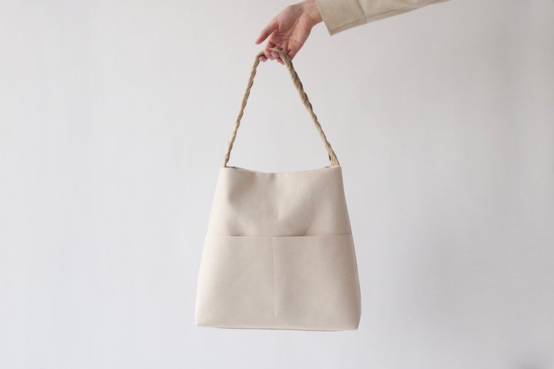 Woven Canvas Shoulder Tote Bag - Light - กระเป๋าถือ - ผ้าฝ้าย/ผ้าลินิน ขาว