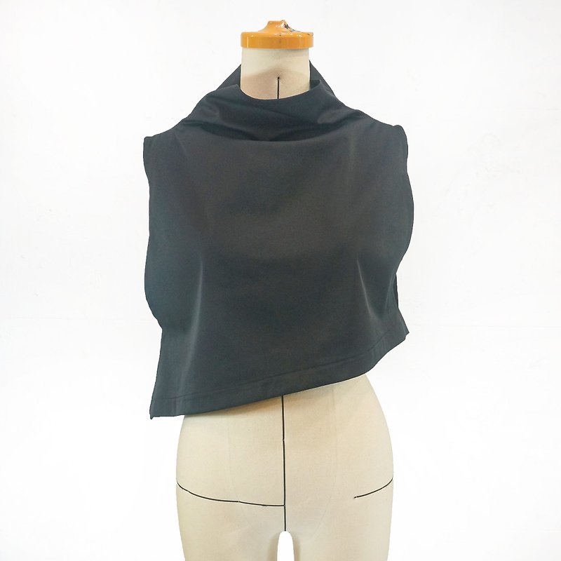 Aman No.67 black simple sleeveless top new fabric short version - เสื้อกั๊กผู้หญิง - วัสดุอื่นๆ 