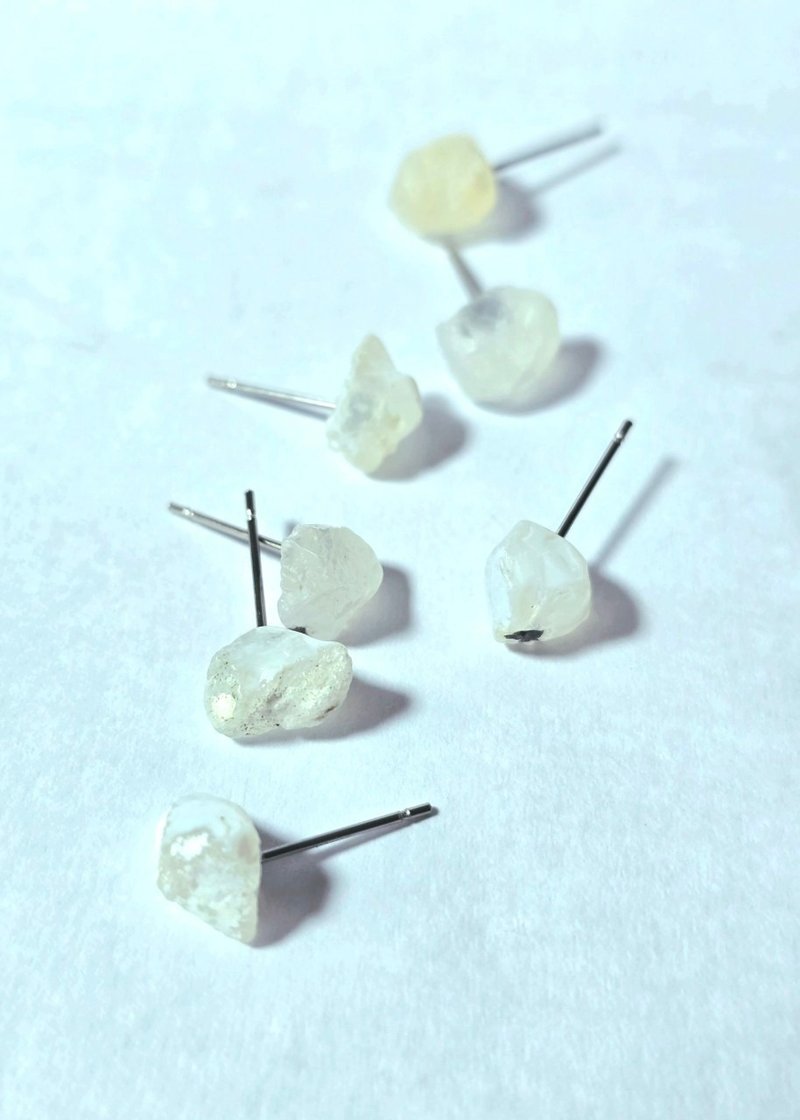 amber. Natural sea washed white chalcedony ear acupuncture simple - Earrings & Clip-ons - Jade White