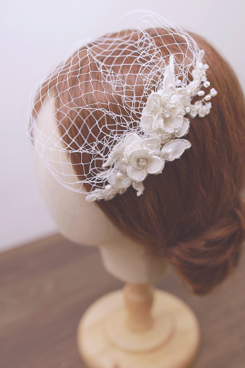 新娘蕾絲白紗頭飾 - Handmade Bridal Lace Birdcage Veil - 髮夾/髮飾 - 棉．麻 白色