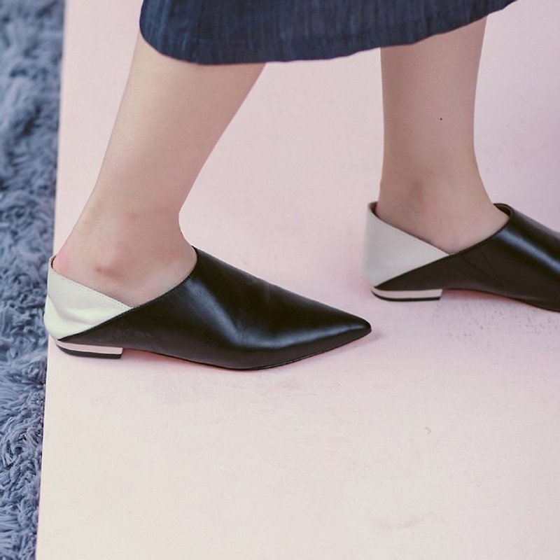 Can be used as slippers soft leather pointed shoes black and white - รองเท้าแตะ - หนังแท้ สีดำ