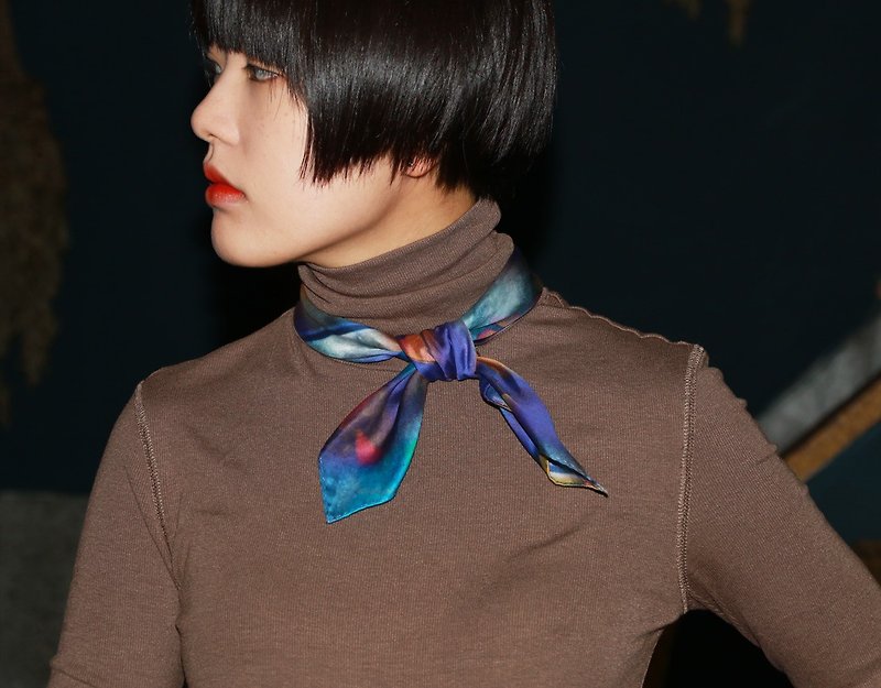 氷河純綿ブロケード青と紫のプリントスクエアスカーフパリのロマンチックなファッション日本の絶妙な職人技 - スカーフ - コットン・麻 ブルー