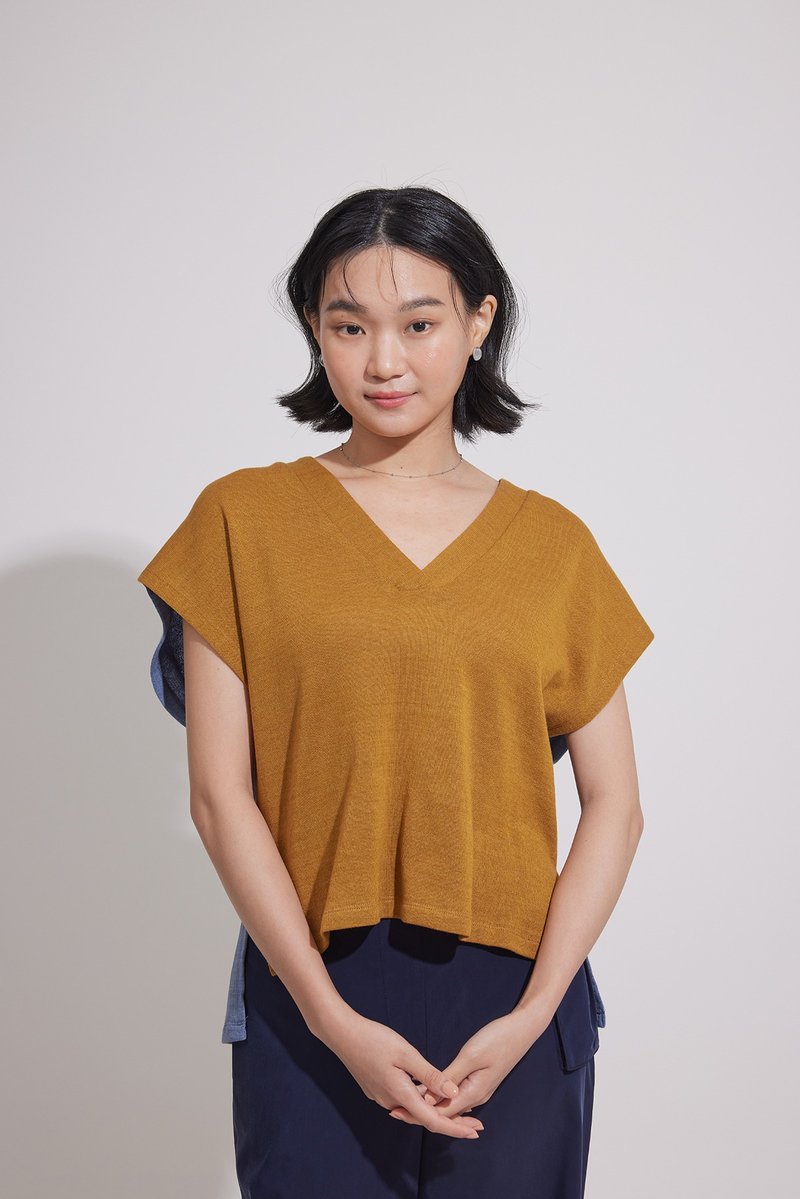 Day and Night Knitted V-Neck Blouse – Morning Light - เสื้อยืดผู้หญิง - ผ้าฝ้าย/ผ้าลินิน สีเหลือง