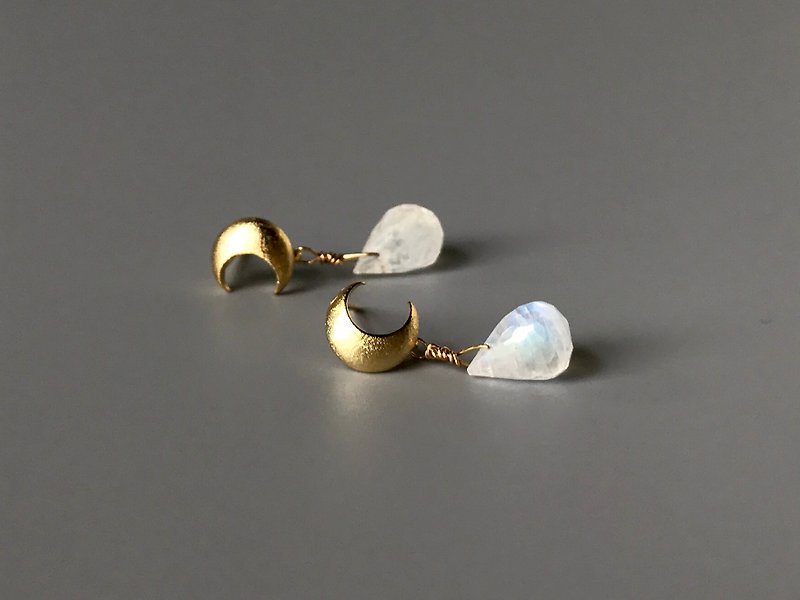 Moonstone Oborotsuki Earrings [Moonlight] Gemstone quality AA ++ - ต่างหู - เครื่องประดับพลอย สีทอง