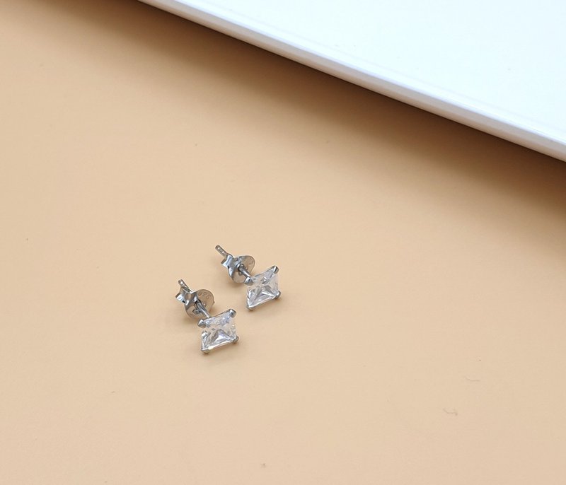 Christmas Gift Wrapping Minimal Silver stud earring - square shape - 耳環/耳夾/耳骨夾 - 純銀 銀色