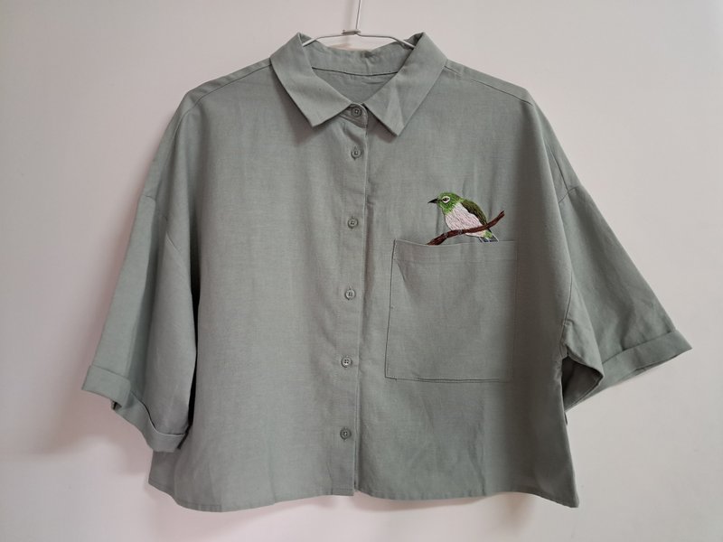 綠繡眼的短版上衣 - 女襯衫 - 繡線 綠色