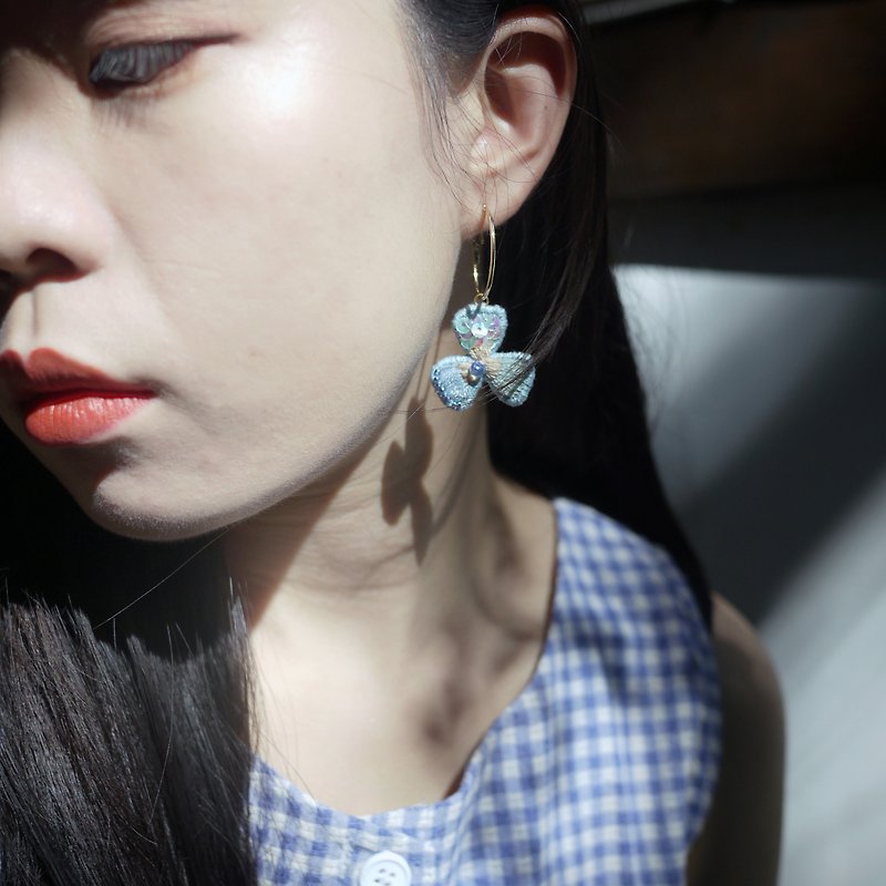 【花室培養手工刺繡】刺繡耳環 - 耳環/耳夾 - 繡線 藍色