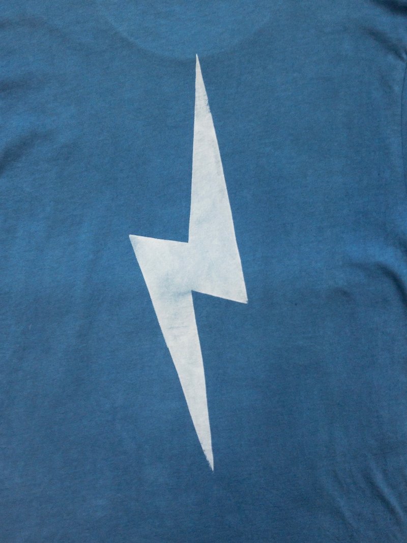 日本製 手染め Thunder TEE 雷 Lightning Indigo dyed 藍染 organic cotton - 帽T/大學T - 棉．麻 藍色