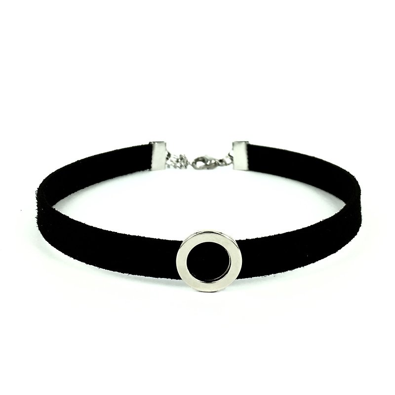 Silver circle necklace (small) - สร้อยคอ - วัสดุอื่นๆ สีดำ