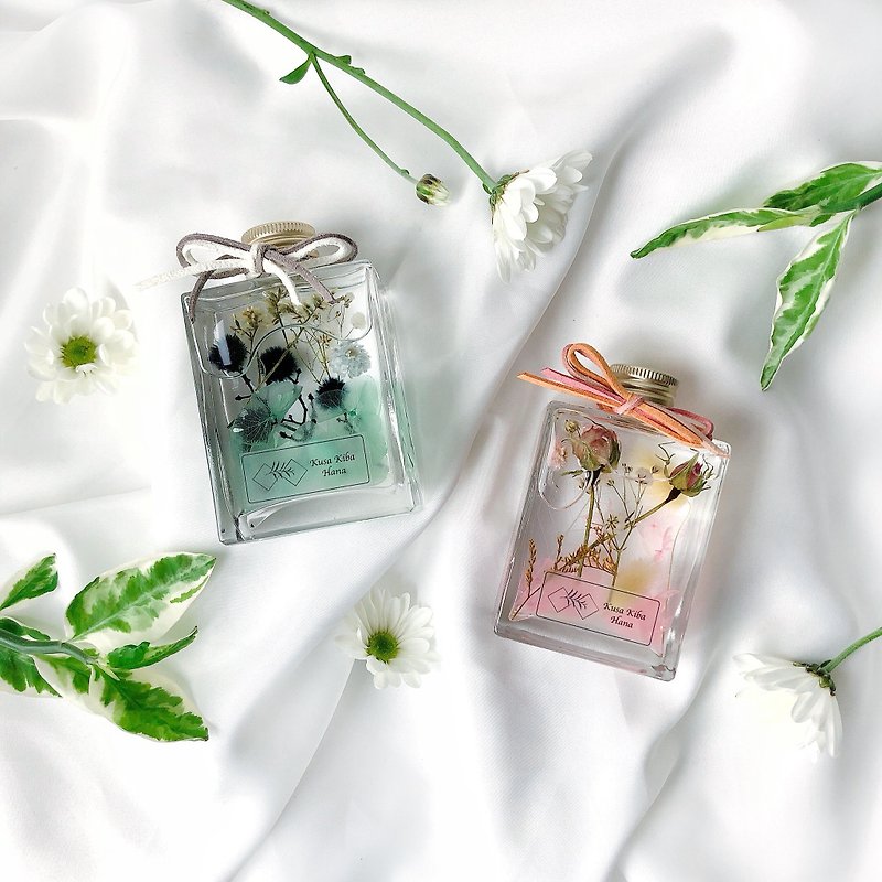 Perfume bottle slick - ช่อดอกไม้แห้ง - พืช/ดอกไม้ สีน้ำเงิน