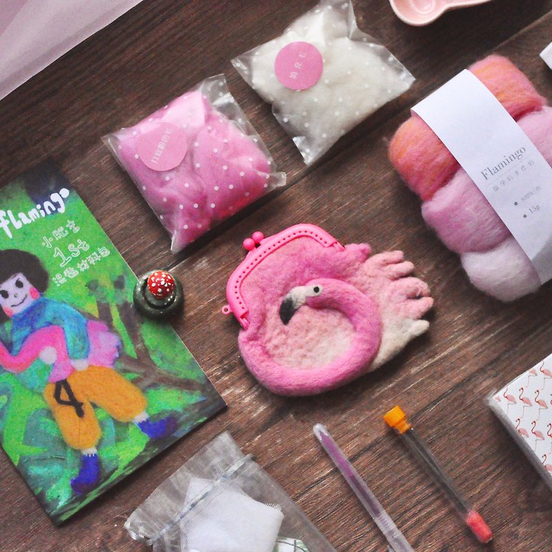 After school, the warm sun in winter is a touch of pink flamingo coin purse wool wet felt diy material bag - Knitting, Embroidery, Felted Wool & Sewing - Wool Pink
