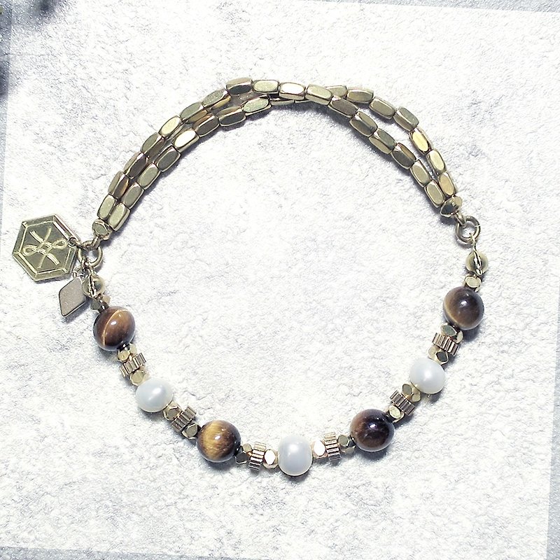 VIIART. Muxi. Tiger eye Stone pearl bracelet Bronze - Bracelets - Gemstone Gold