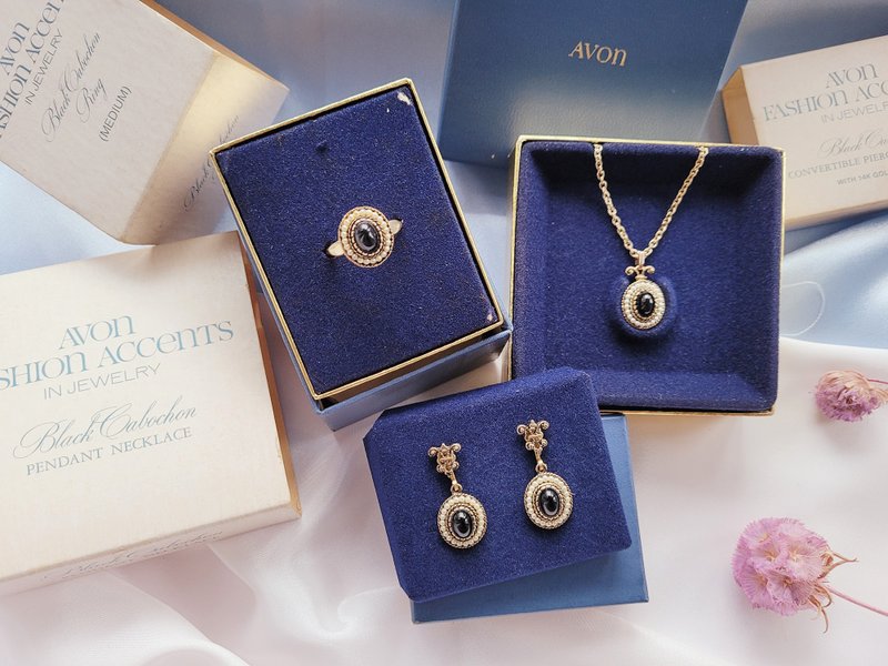 美國西洋古董飾品 / AVON 1973's廣告款Black Cabochon Set套組~戒指.耳環.項鍊三件組 - 其他 - 其他金屬 