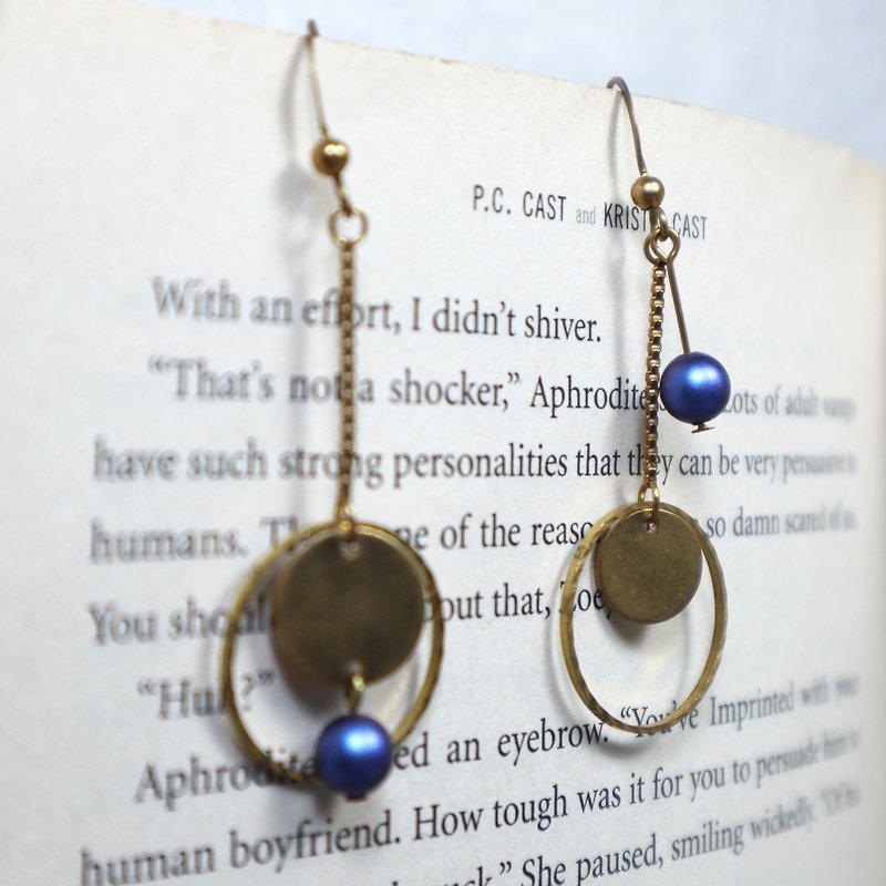 懸念  藍 不對稱黃銅耳環  施華洛世奇水晶珍珠  可改夾式  brass - 耳環/耳夾 - 銅/黃銅 藍色