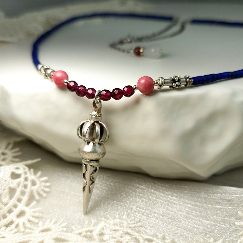 Necklace handmade three-dimensional vajra silver ornaments raw ore lapis lazuli rhodonite red Stone pendant - สร้อยคอ - เครื่องเพชรพลอย 