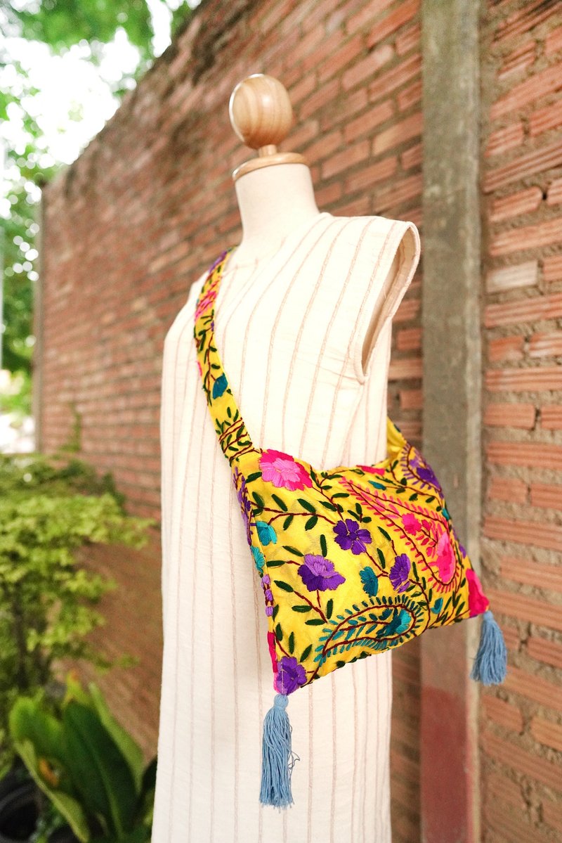 手工刺繡 黃色 花卉 斜背包 肩背包 斜孭袋 單肩包 側肩包 - 側背包/斜背包 - 絲．絹 黃色