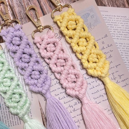 マクラメ編みこみフリンジキーホルダーチャームマルチカラー