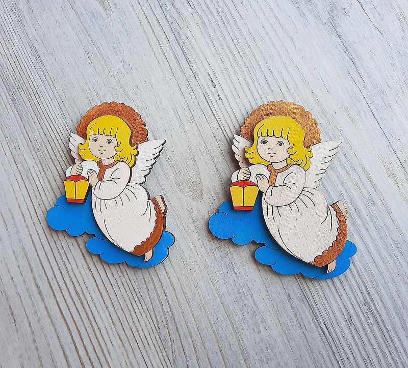 Fair-haired angel boy fridge magnet – wooden Russian souvenir - ของวางตกแต่ง - ไม้ 