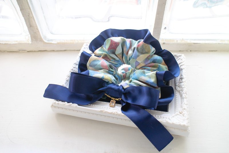 Shining Kaleidoscope-Indigo-Handmade Bow Bow Scrunchie Tie - เครื่องประดับผม - เส้นใยสังเคราะห์ สีน้ำเงิน