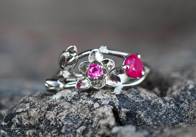 14 kt  gold ring with ruby and diamonds. Wild Orchid gold ring. - 戒指 - 貴金屬 金色