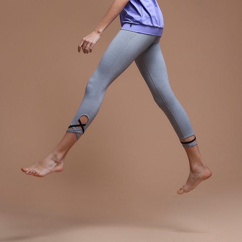 【MACACA】Vine Leaflet Yoga Cropped Pants-AQE7082 Light Grey - Women's Sportswear Bottoms - Nylon Gray