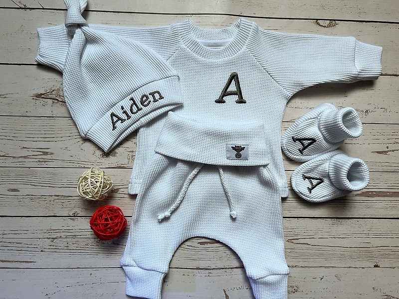 Custom embroidery Newborn baby coming home outfit baby name gift set mint cotton - 彌月禮盒 - 棉．麻 白色