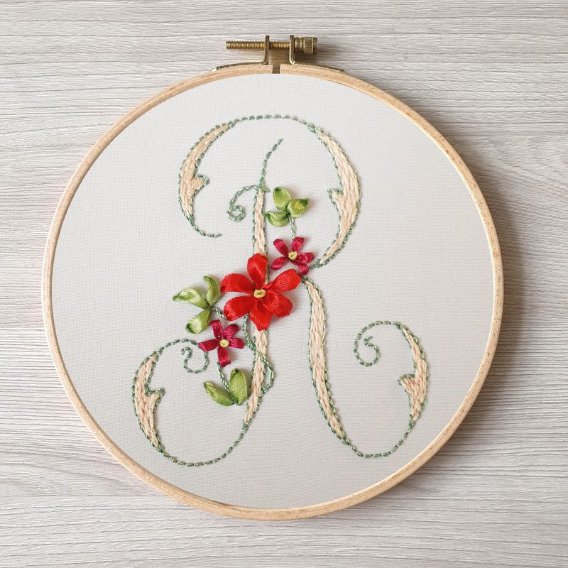 刺繡 蝴蝶 Floral letter R hand embroidery DIY, monogram pattern pdf - 其他數位設計 - 其他材質 