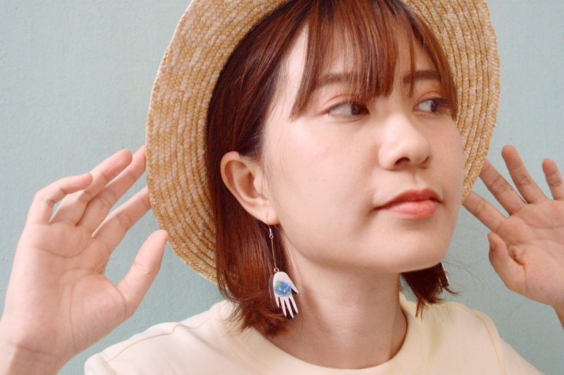 The starry sky blue and white dotted small hand long double-sided hand-painted earrings ear clips hand-painted wooden - Earrings & Clip-ons - Wood Blue