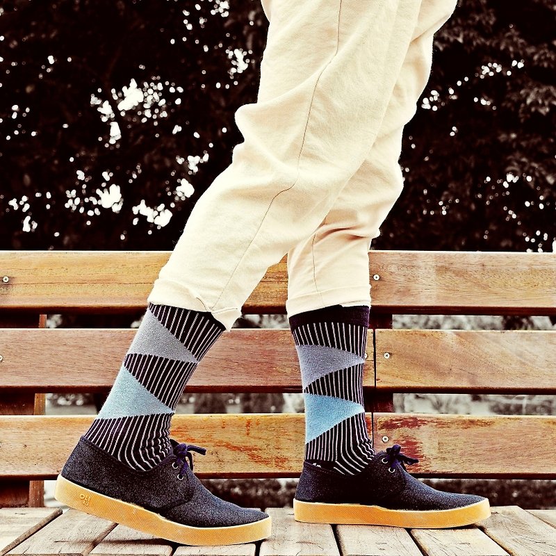 Bermuda Triangle∣復古幾何線條  - 設計襪∣台灣製∣抑菌除臭 - 襪子 - 棉．麻 灰色