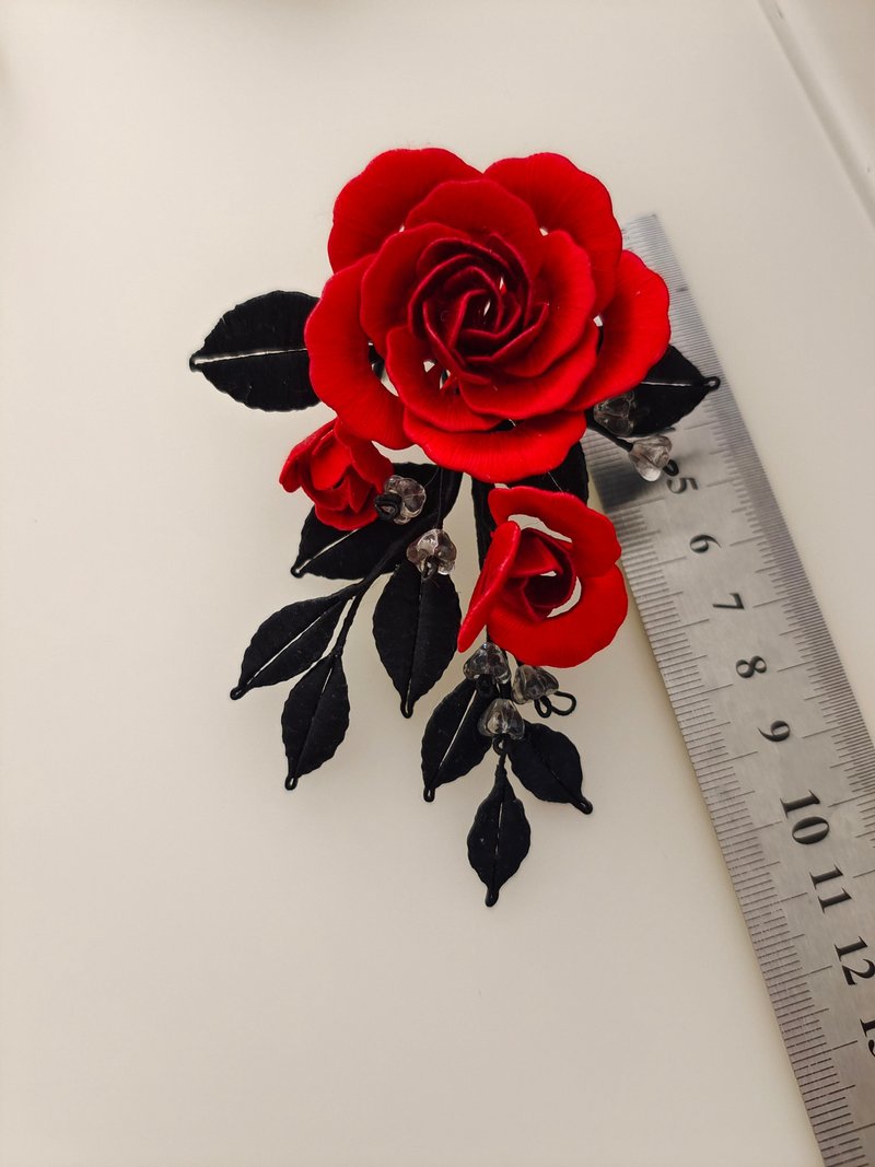 紅玫瑰花髮夾 髮梳  胸針 纏花 春仔花 和服發飾 天然真絲 蠶絲 - 髮圈/髮夾 - 絲．絹 紅色