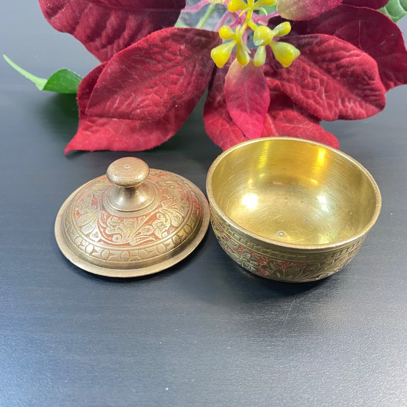 Vintage Floral Enamel Bowl, Etched Brass Jar with Lid, Lidded Golden Trinket Pot - ถ้วยชาม - ทองแดงทองเหลือง สีทอง