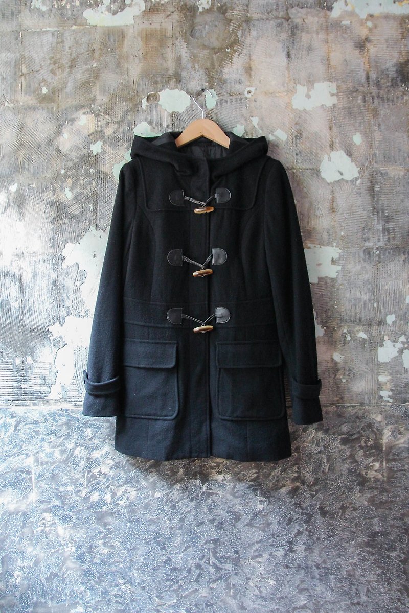 裊裊百貨公司-Vintage 黑色牛角扣大衣 外套 復古著 - 外套/大衣 - 其他人造纖維 