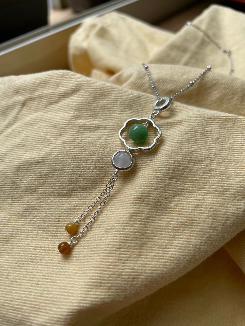 梅花//天然翡翠A貨 黃翡 白翡 925銀配飾 毛衣鍊 - 項鍊 - 玉石 